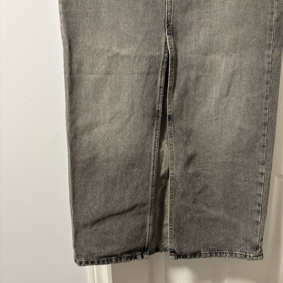 Zara High-Waisted Gray Long Denim Skirt – Sleek & Modern Street Style - Picture 4 of 5